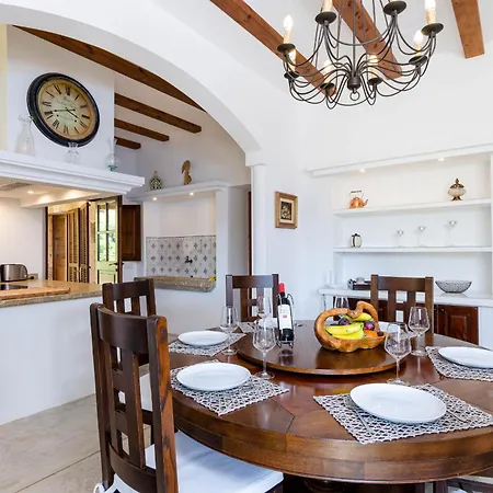 Yourhouse Son Punta *